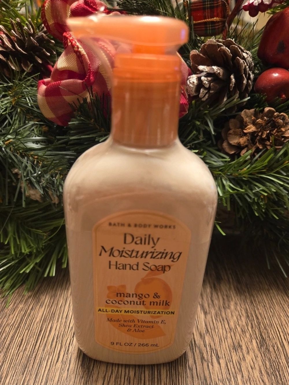 Bath & Body Works Mango & Coconut Milk Hand Soap - Orange